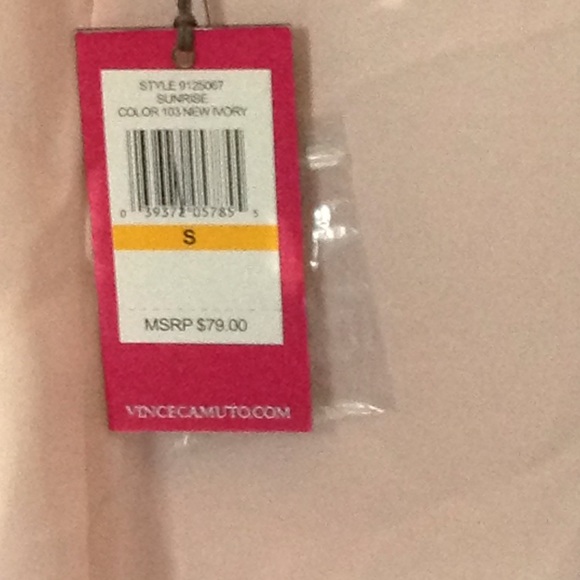 ⬇Beautiful Chiffon Vince Camuto Top - Picture 3 of 3