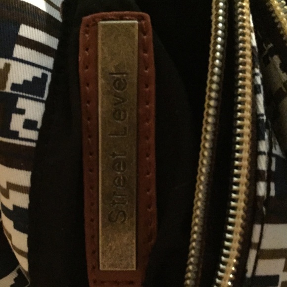 Unique Patterned Crossbody - Picture 3 of 3