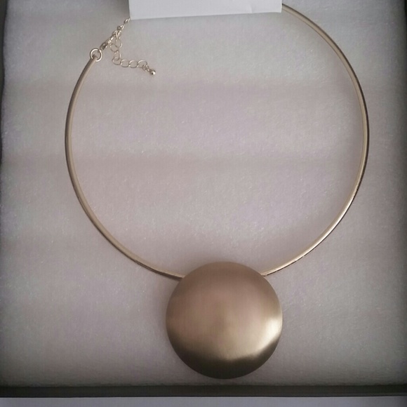 Brand new Round disc necklace