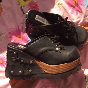 90s 00s vintage studded platform clogs