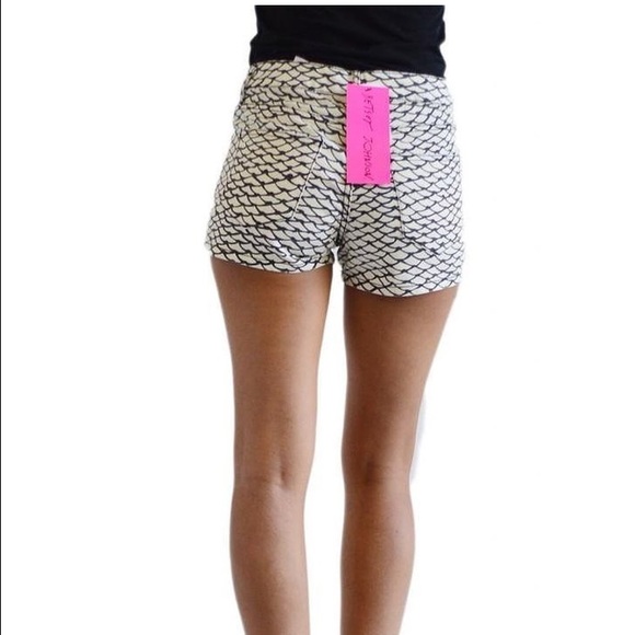 🕸 Betsey Johnson 💞 Mermaid scale Print Shorts 🐚 - Picture 4 of 4
