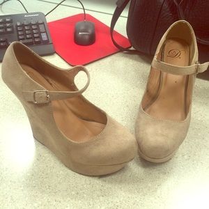 Nude wedges