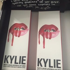 Kylie lip kit in Mary Jo K