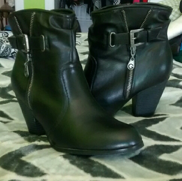 Black Guess ankle boots