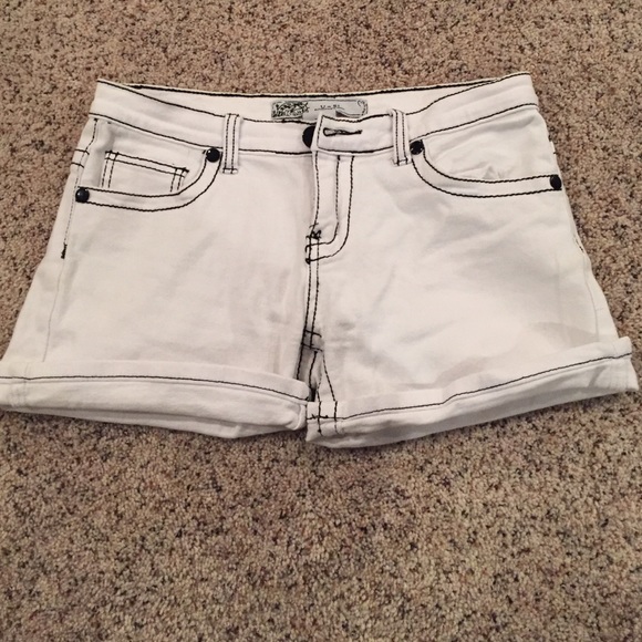 Pants - White shorts🌷