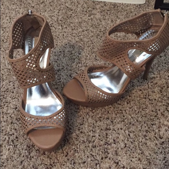 Vera wang heels
