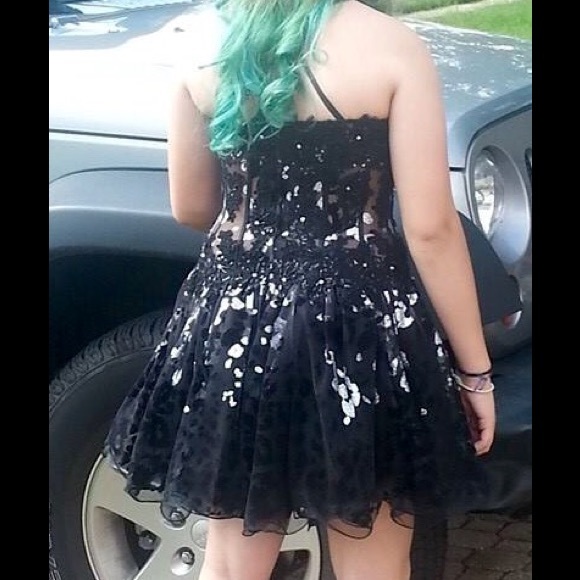 Black Jovani dress Size 4. Sheer at waist - Picture 2 of 2