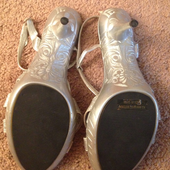 Cinderella heels🤗 - Picture 3 of 4