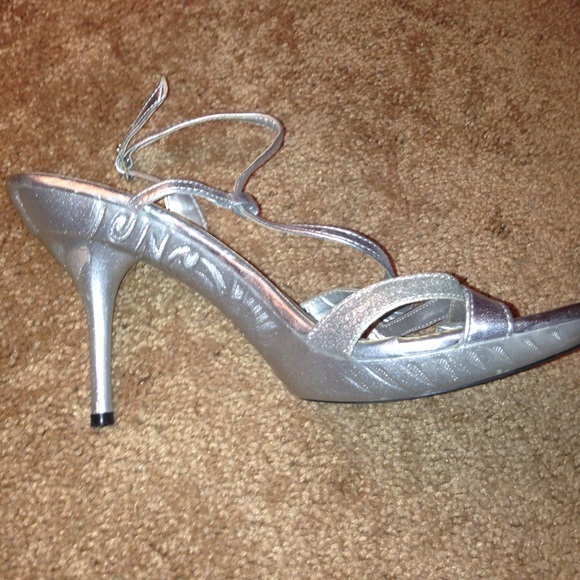 Cinderella heels🤗 - Picture 4 of 4