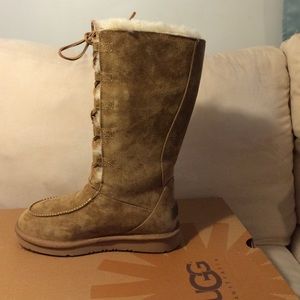 UGG UPTOWN II