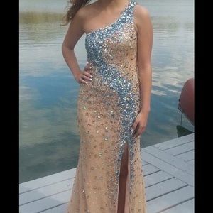 Tiffany dress Size 2. Worn once
