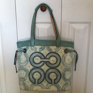 Authentic Coach bag, perfect for spring!