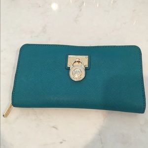 Authentic Michael Kors Hamilton continental wallet