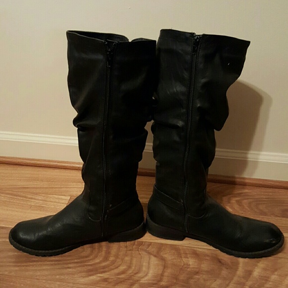 Boots - Picture 3 of 4