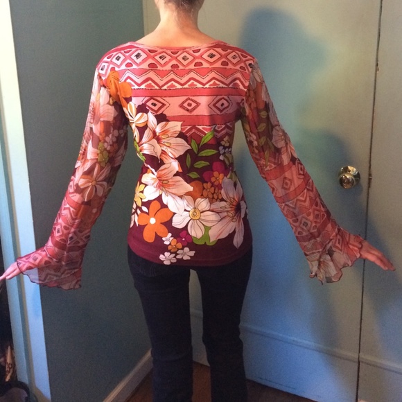 Top with sheer sleeves NWT Retail - Picture 2 of 3