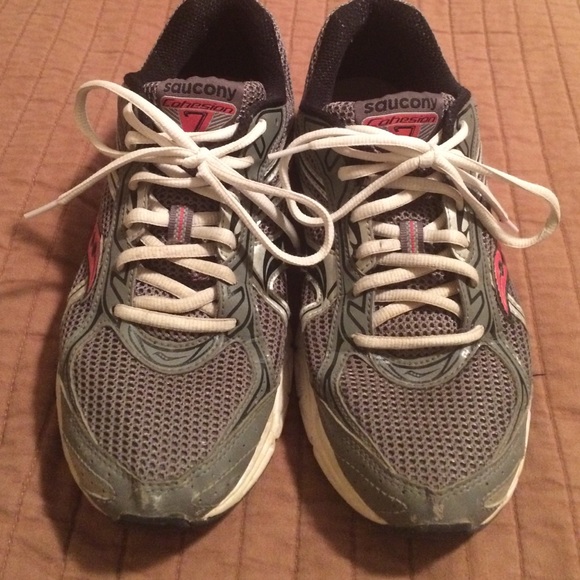 Saucony tennis shoes