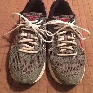 Saucony tennis shoes