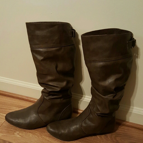 Boots - Picture 2 of 4