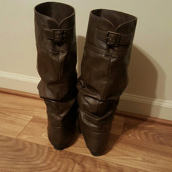 Boots - Picture 3 of 4