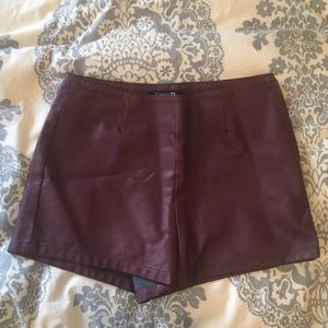 Faux leather highwaisted shorts