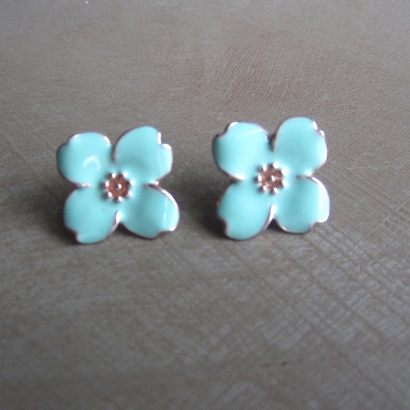 Mint flower earrings