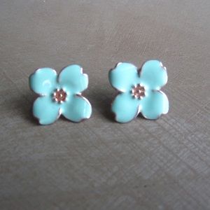 Mint flower earrings
