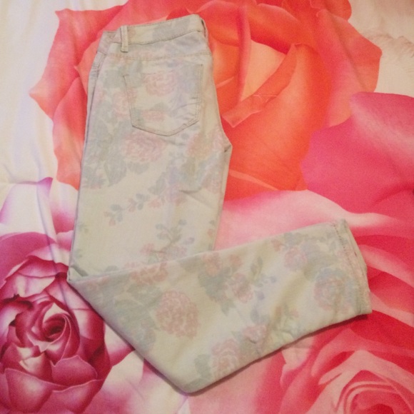 Flower printed jeans🌸 - Picture 3 of 3