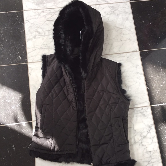 Reversible real rabbit fur vest with hood.🐰 - Picture 2 of 4
