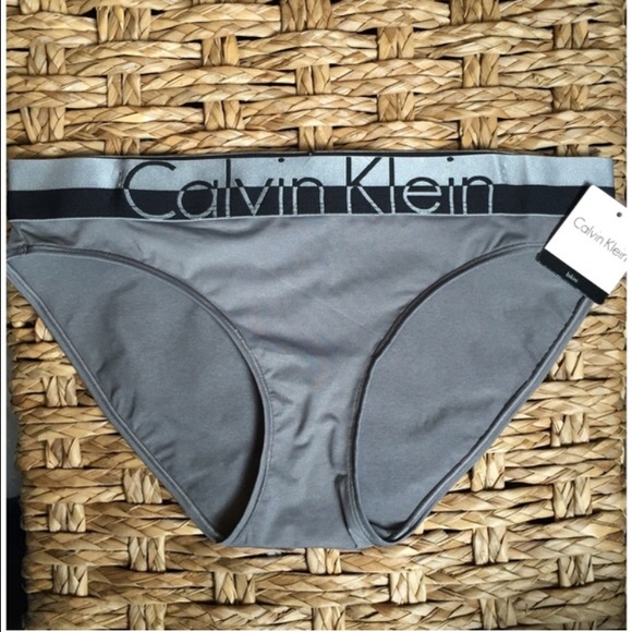 Calvin Klein Set - Picture 4 of 4