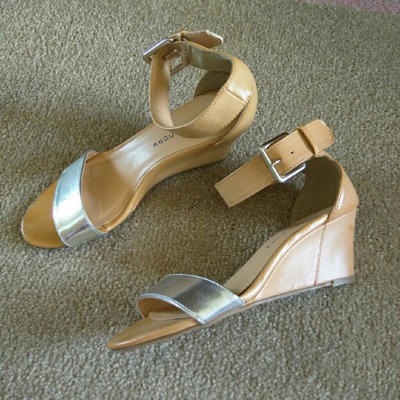 CL by Laundry nude wedge sandals