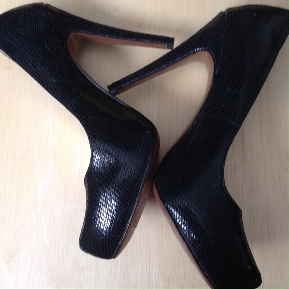 BCBGeneration Shoes - NWOT Snake BCBGeneration Heels