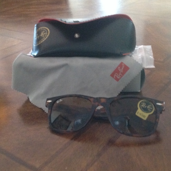 Rayban tortoise shell wayfarer sunglasses