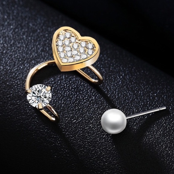 Rhinestone heart ear cuff - Picture 2 of 3