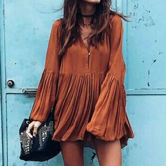 Dresses & Skirts - NWOT Boho Chic Bell Pleated sleeve swing dress