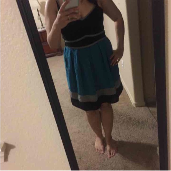 Dress - Picture 3 of 3