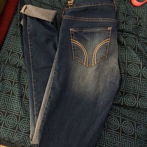 light/ medium wash high waisted jeans!