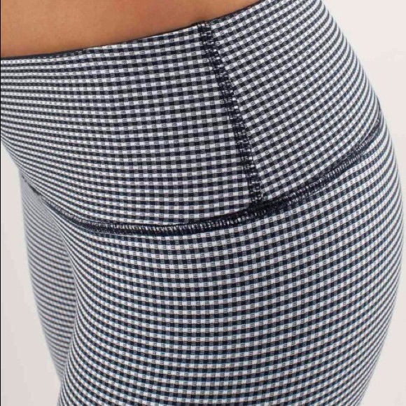 lululemon athletica Pants - 🍋 Lulu Lemon gingham wunder under crops!! 🍋