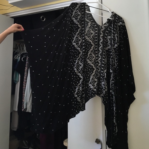 Black and white tribal kimono - Picture 2 of 4