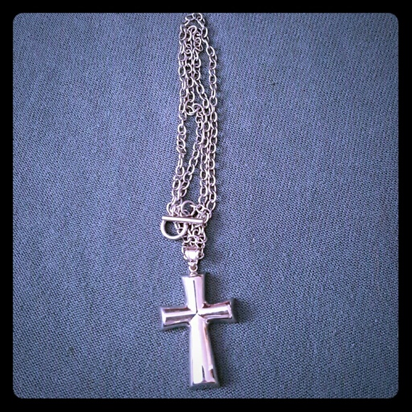 Chunky Silver Cross - Picture 1 of 2