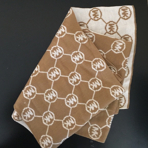 Micheal Kors Scarf - Picture 2 of 2