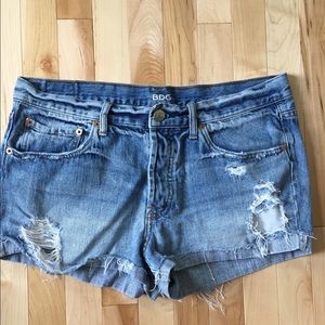 Stylish BDG distressed shorts🌊 MAKE OFFERS!!