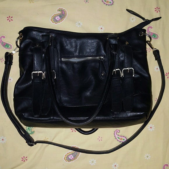 Michael Kors Handbags - A tote/ crossbody bag