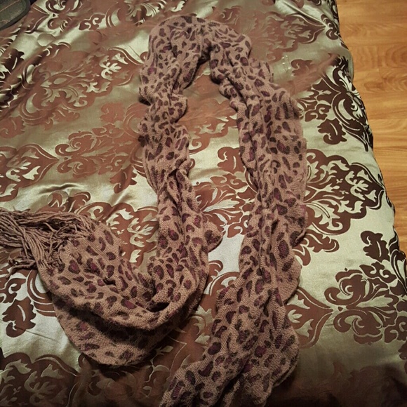 4 in 1 scarf bundle. - Picture 4 of 4