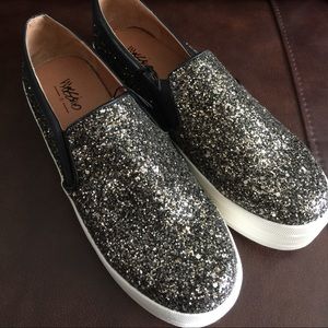 🎉SALE🎉GLITTER slip on tennis shoe. NWOT
