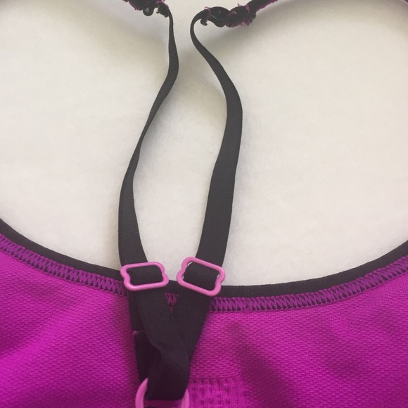 hardly worn Magenta and Black stretchy sports bra - Picture 3 of 3