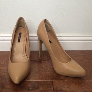 Nude Pumps