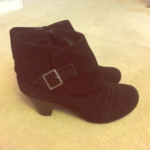 Black heel boots with buckle