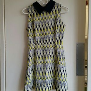 Sleeveless Dress with Collar - size Small