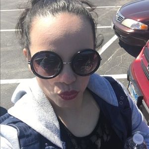 Meet your Posher, Myrna