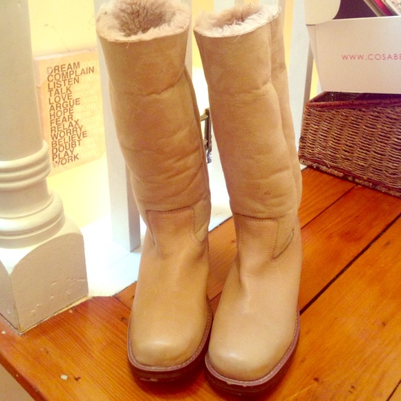 Suede with fur lined boots